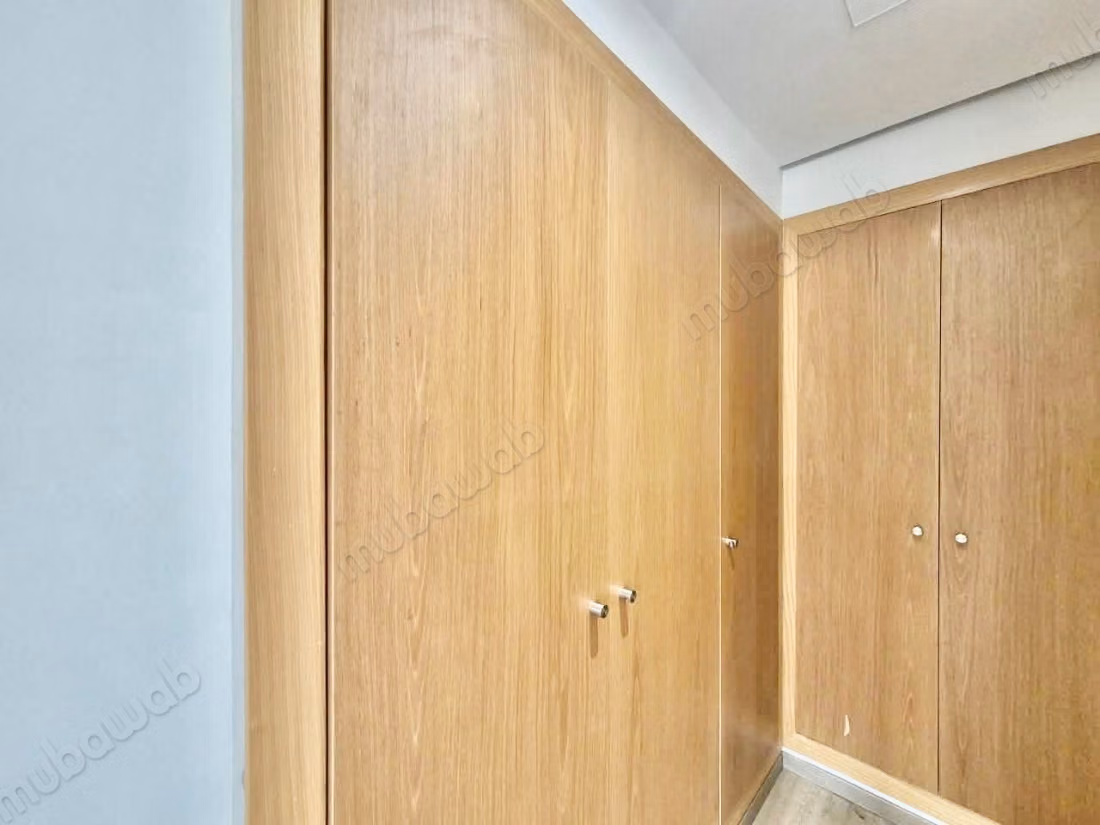 Appartement vide avec grand terrasse Oasis