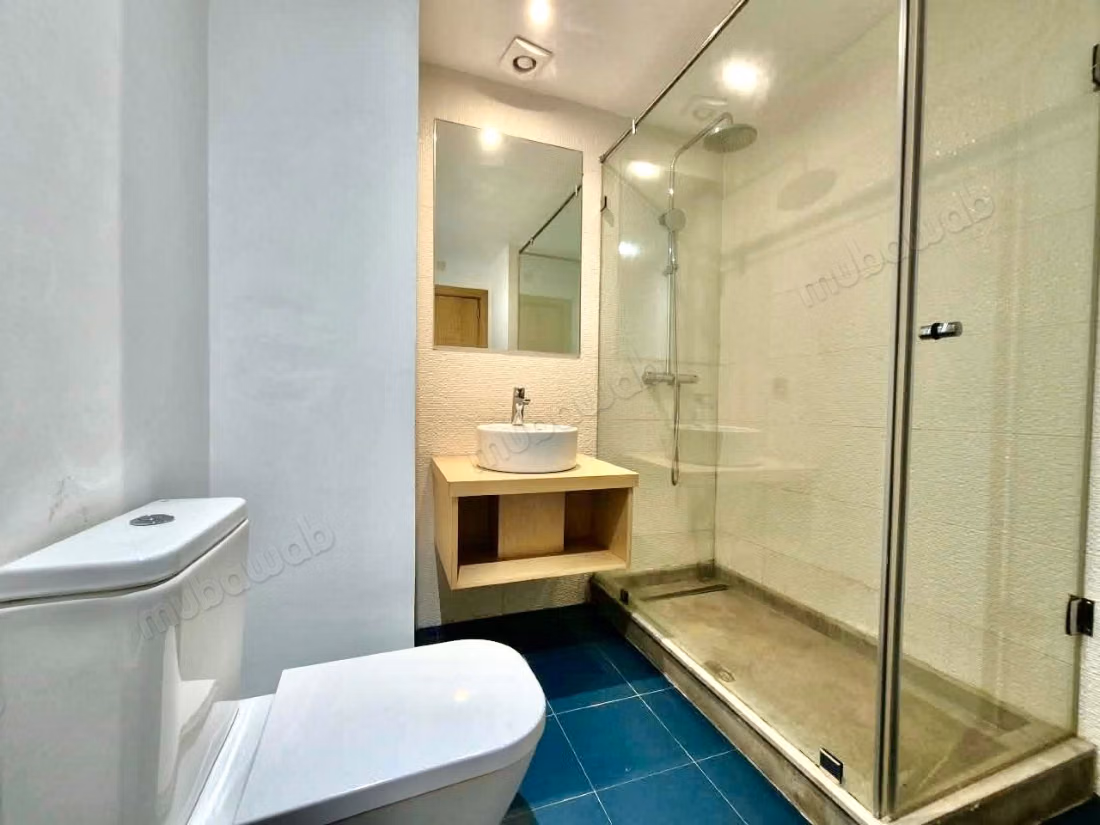Appartement vide avec grand terrasse Oasis