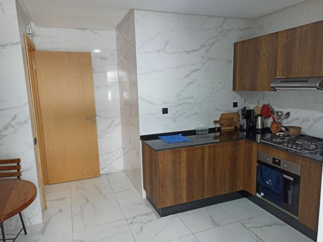 Location d'un appartement à Harhoura. 4 pièces confortables. Meublé
