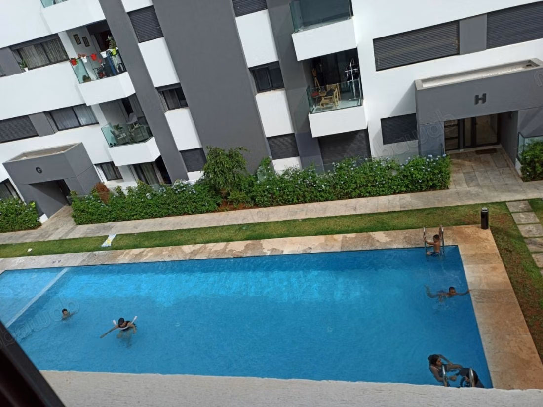Location d'un appartement à Harhoura. 4 pièces confortables. Meublé