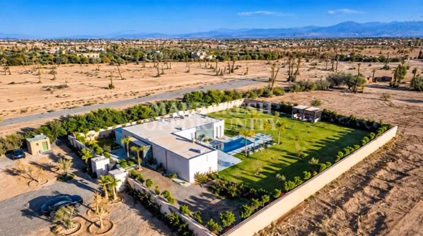 Villa moderne à louer sur la route de Fès