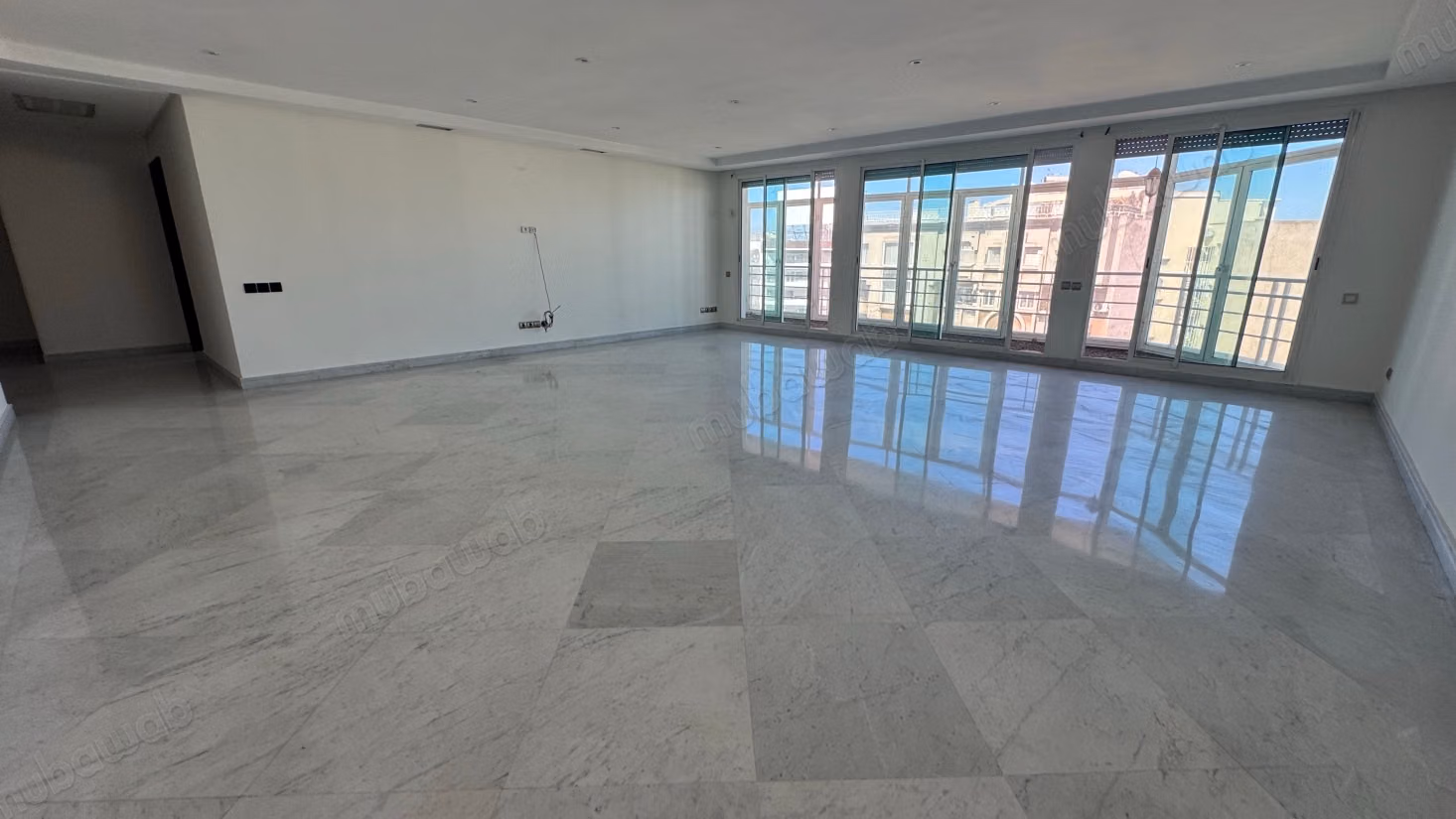 Apartment for sale in Racine. Area 265 m². Elevator and terrace
