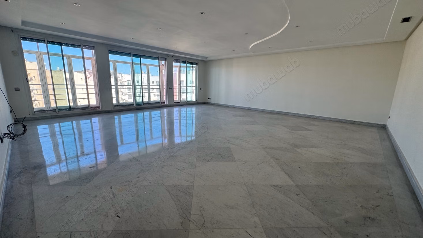 Apartment for sale in Racine. Area 265 m². Elevator and terrace