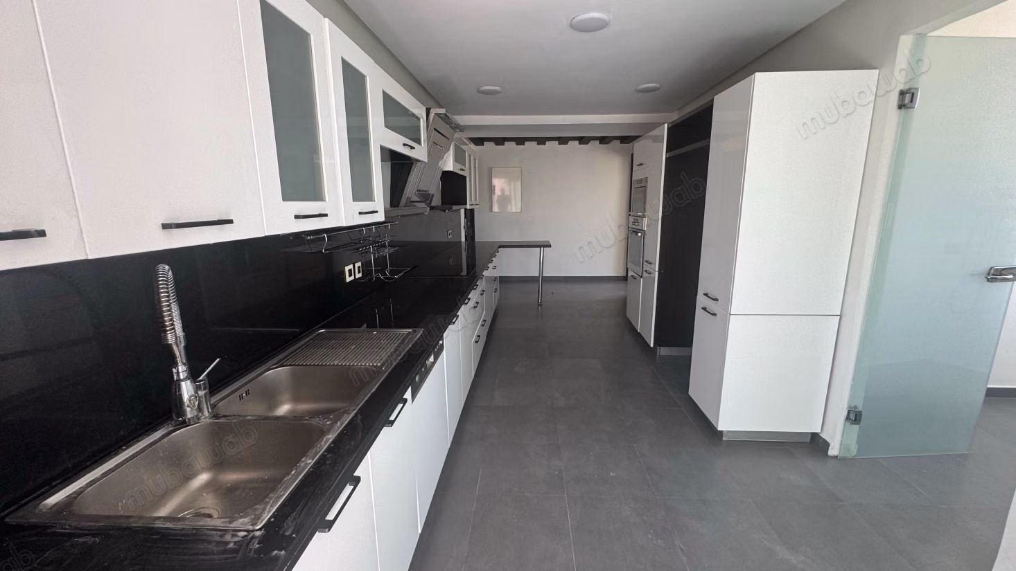 Apartment for sale in Racine. Area 265 m². Elevator and terrace