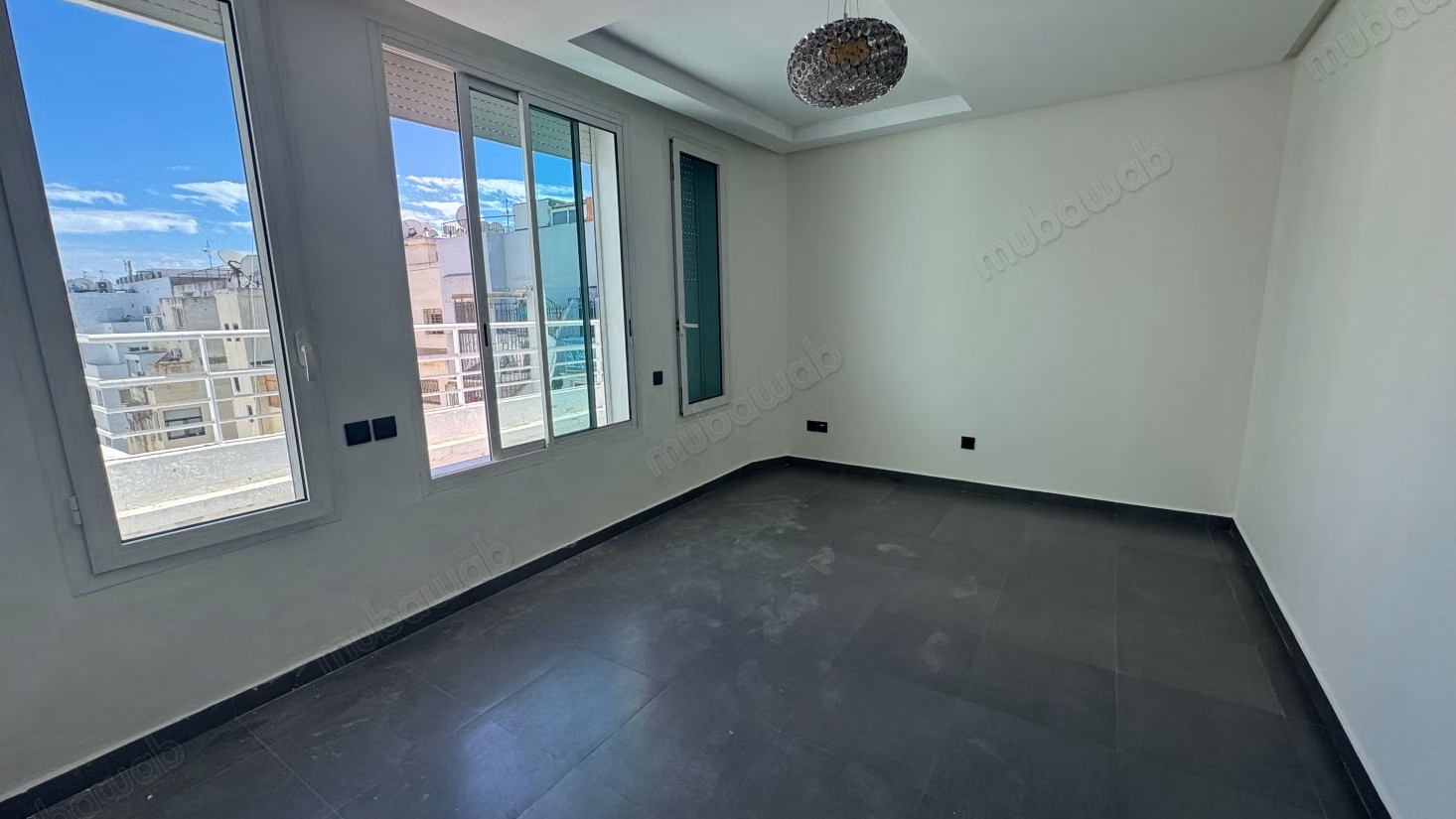 Apartment for sale in Racine. Area 265 m². Elevator and terrace