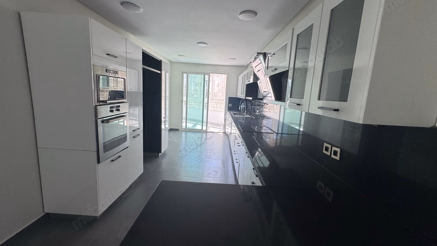 Apartment for sale in Racine. Area 265 m². Elevator and terrace
