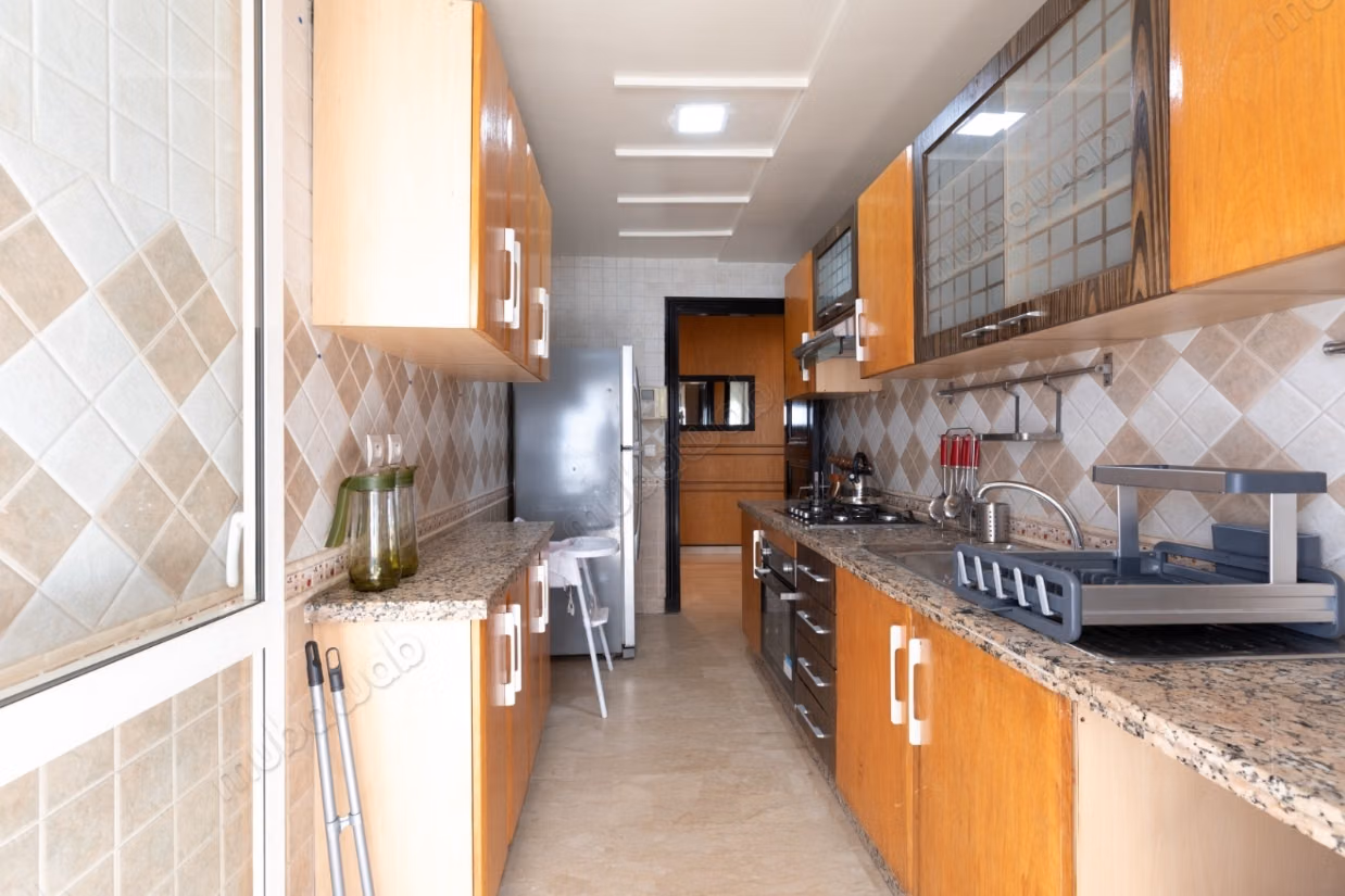 3 chambres tout equipe 
Abdelmoumen 
Casablanca