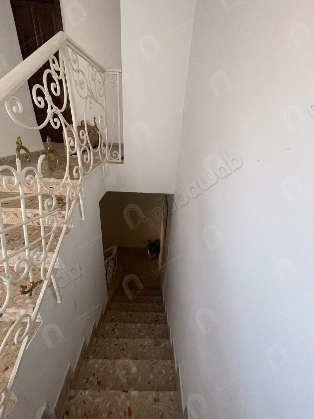 A vendre grande villa avec duplex et studio