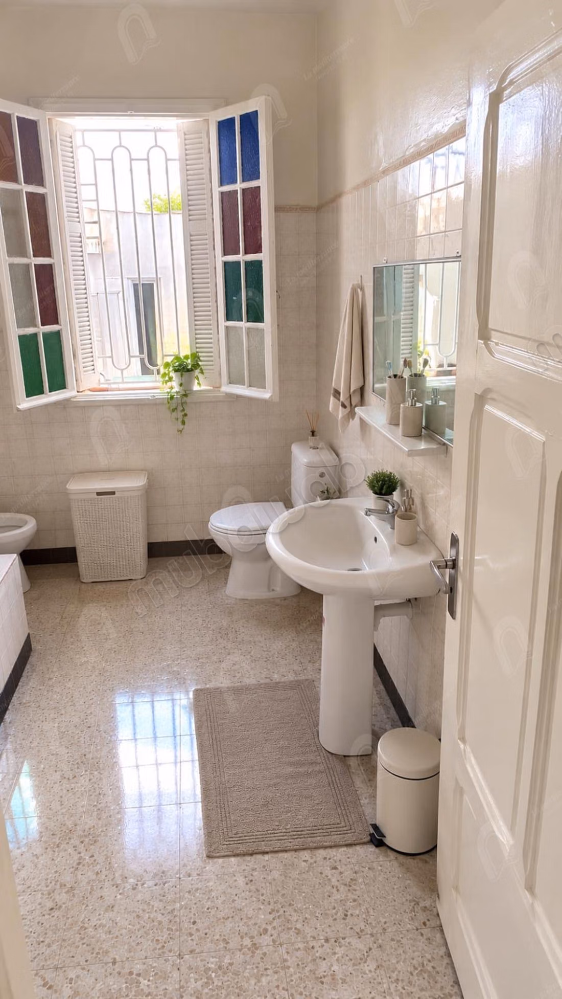 A vendre grande villa avec duplex et studio