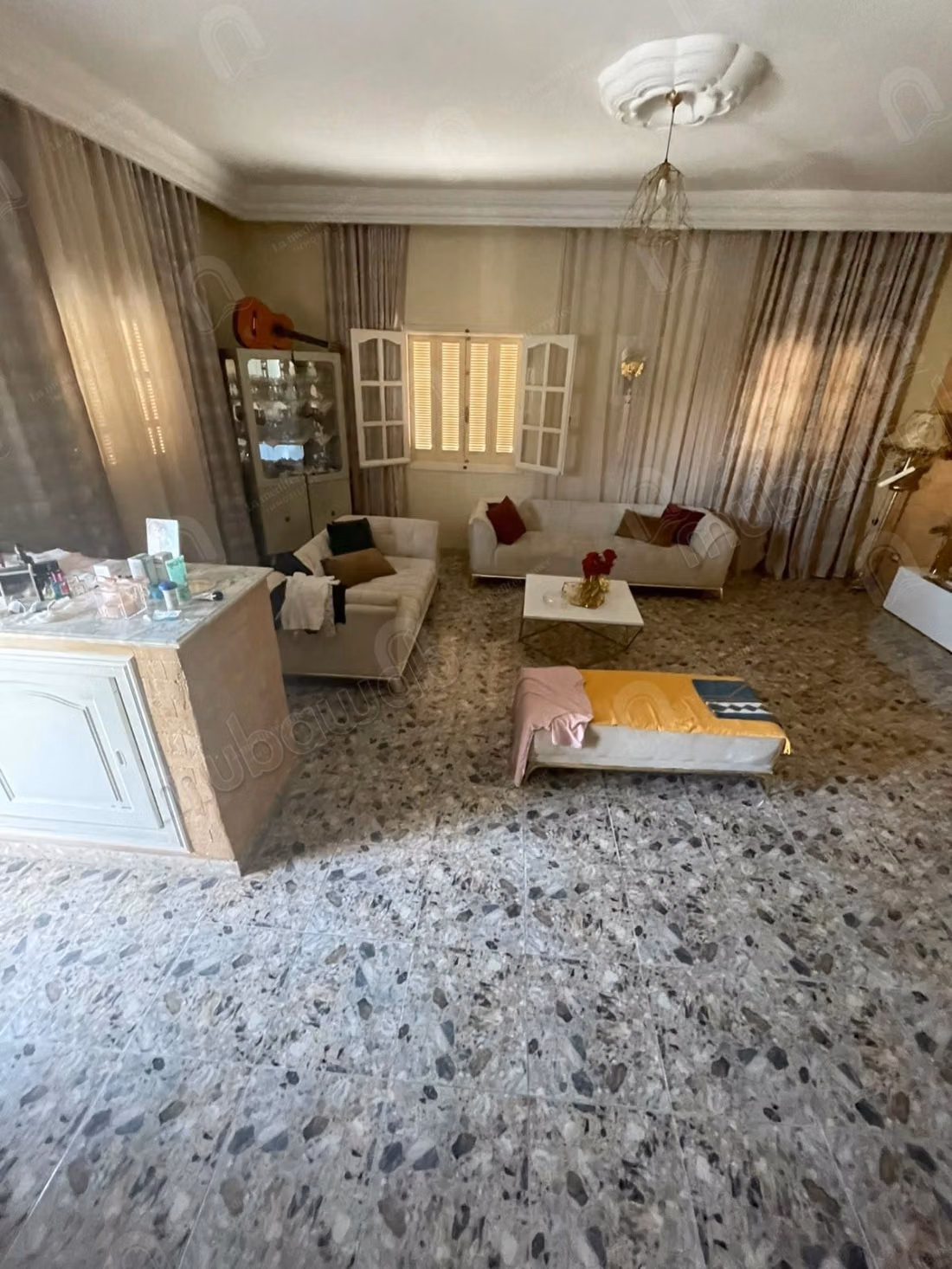 A vendre grande villa avec duplex et studio