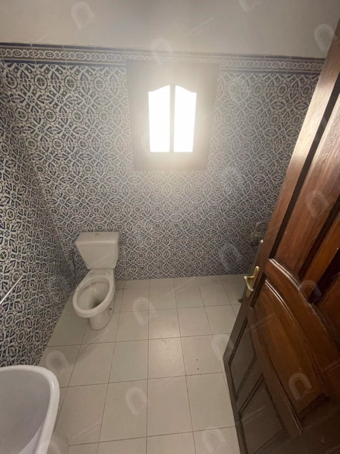 A vendre grande villa avec duplex et studio