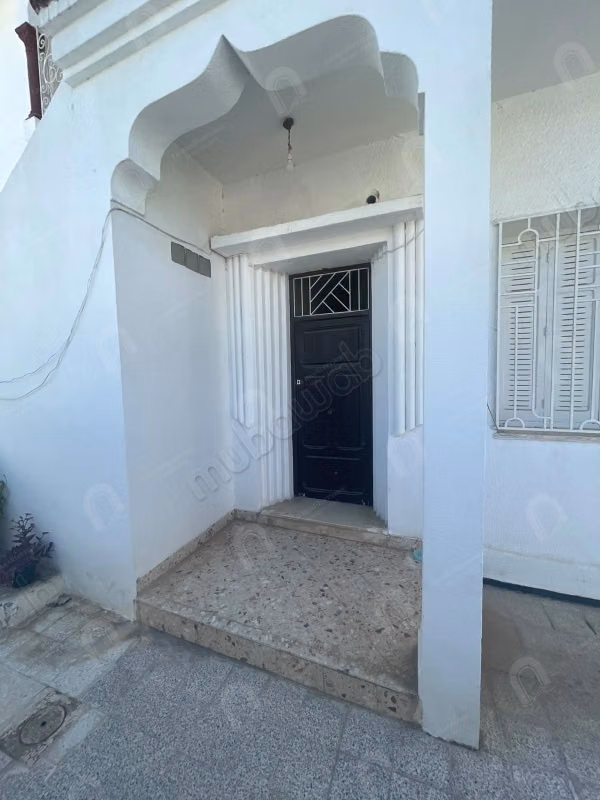 A vendre grande villa avec duplex et studio
