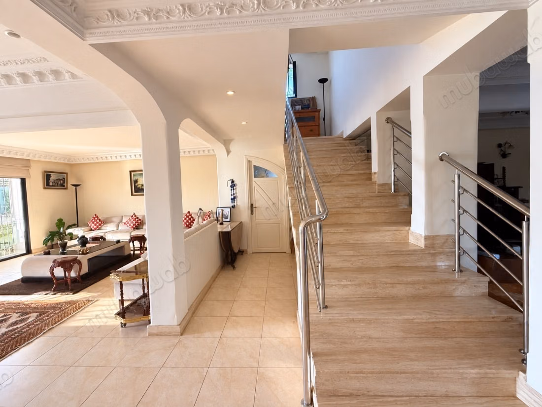 Stunning villa for sale in Harhoura. 6 rooms. Furnished