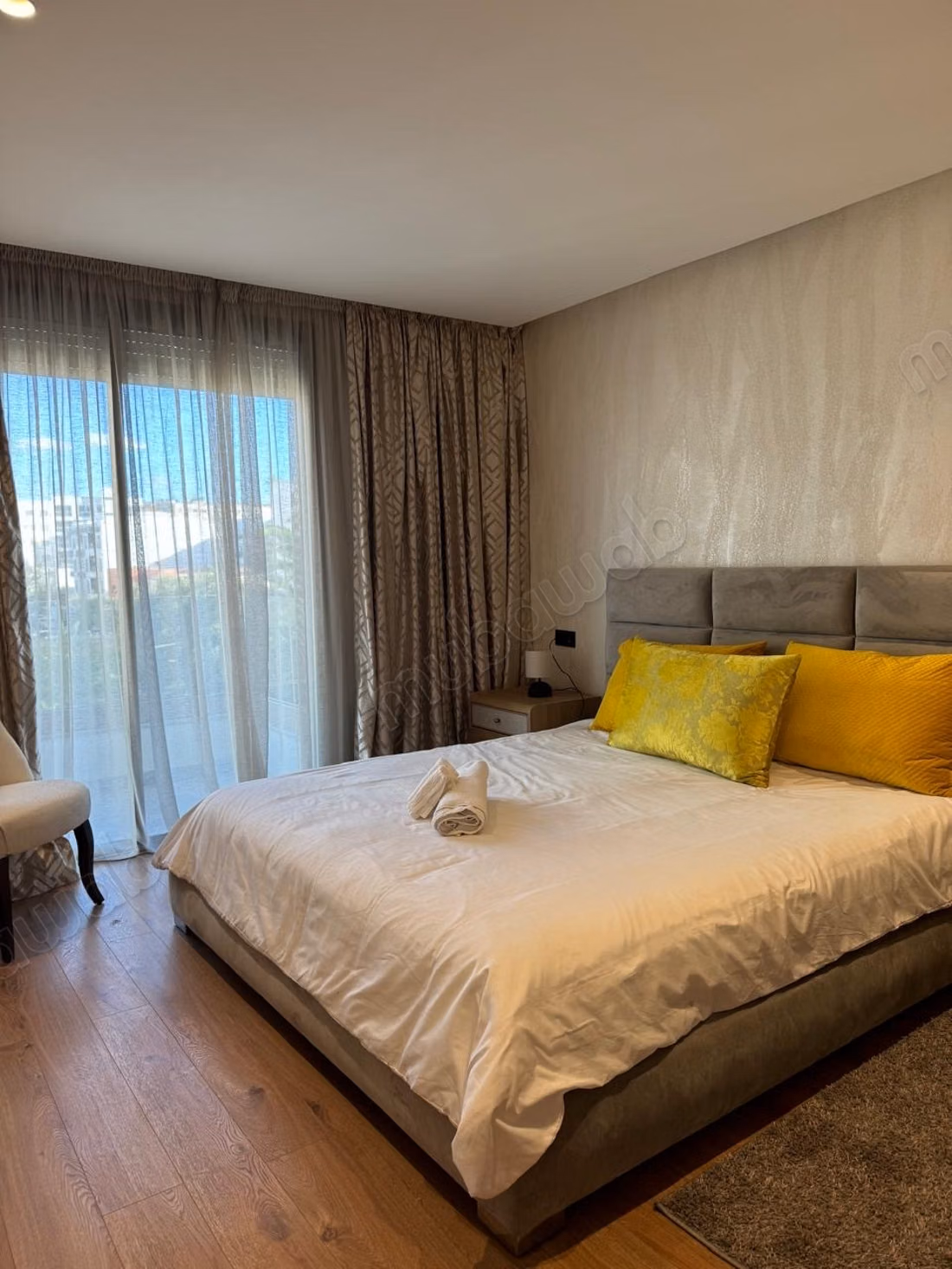 Beautiful apartment for rent in Oasis. 2 pleasant rooms. Well furnished