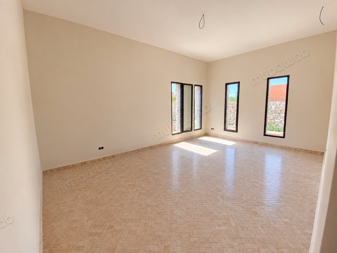 Single-storey villa, with pool, 4 bedrooms