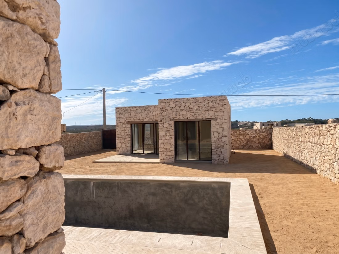Single-storey villa, with pool, 4 bedrooms