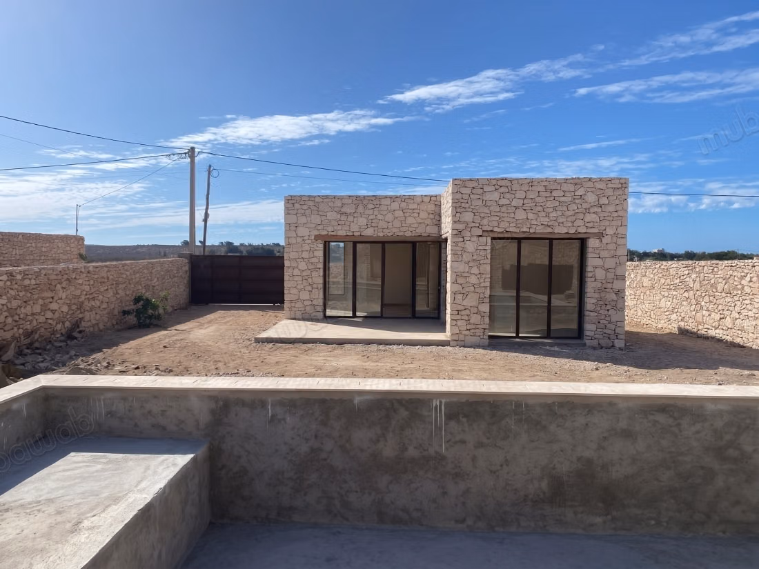 Single-storey villa, with pool, 4 bedrooms