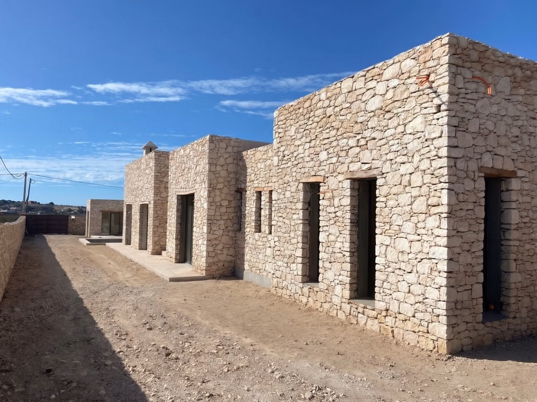 Single-storey villa, with pool, 4 bedrooms