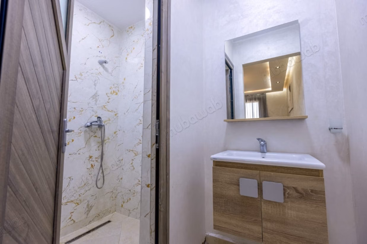 Appartement à louer à Khouribga. 
Surface de 80 m². 
Meublé