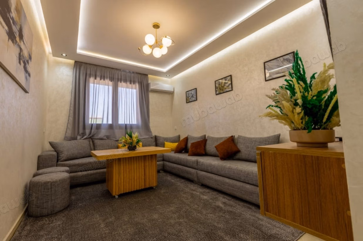 Appartement à louer à Khouribga. 
Surface de 80 m². 
Meublé