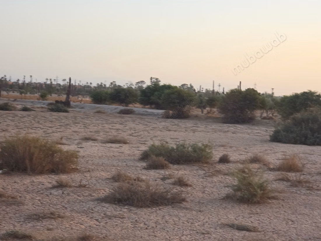 Hermoso terreno en venta en Ennakhil Palmeraie. Superficie de 40000 m²