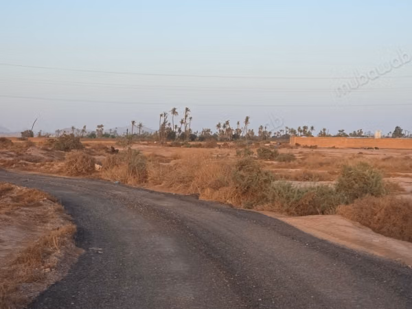 Hermoso terreno en venta en Ennakhil Palmeraie. Superficie de 40000 m²