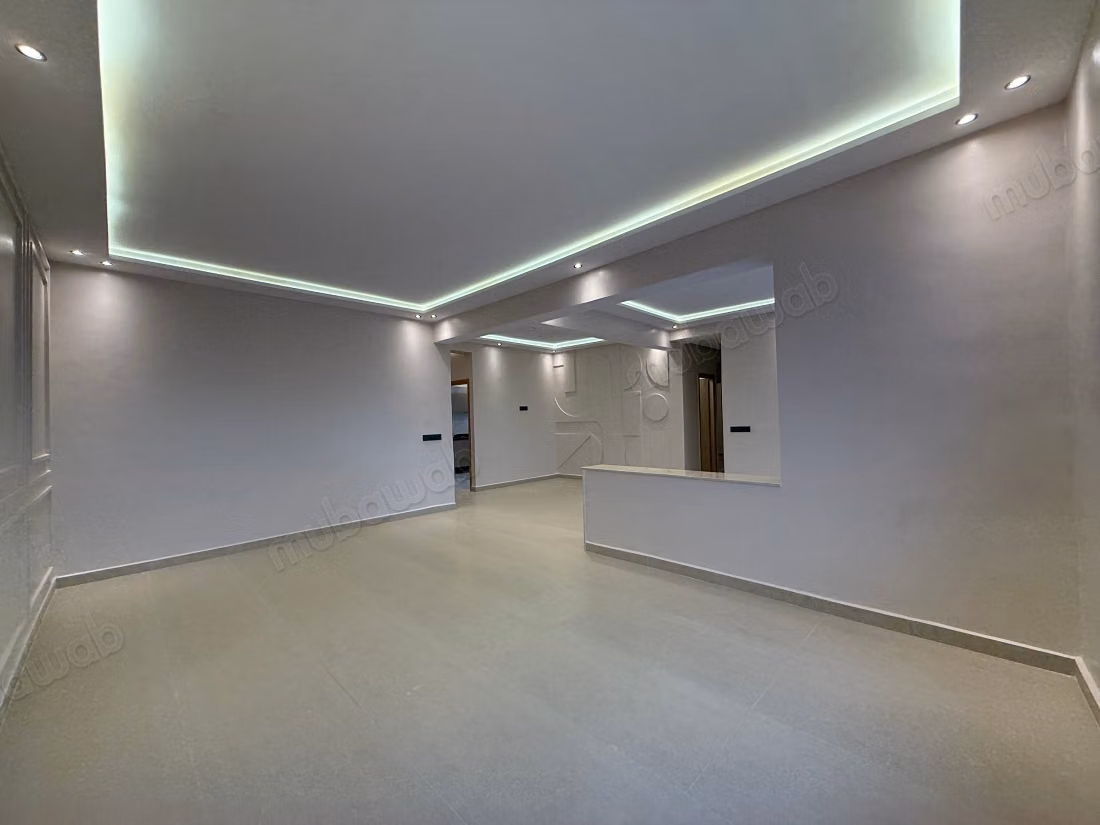 Appartement en location en Centre. 
Surface de 116 m². 
Ascenseur et places de parking