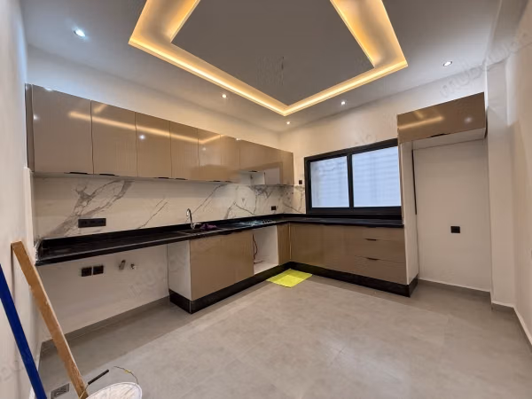 Appartement en location en Centre. 
Surface de 116 m². 
Ascenseur et places de parking