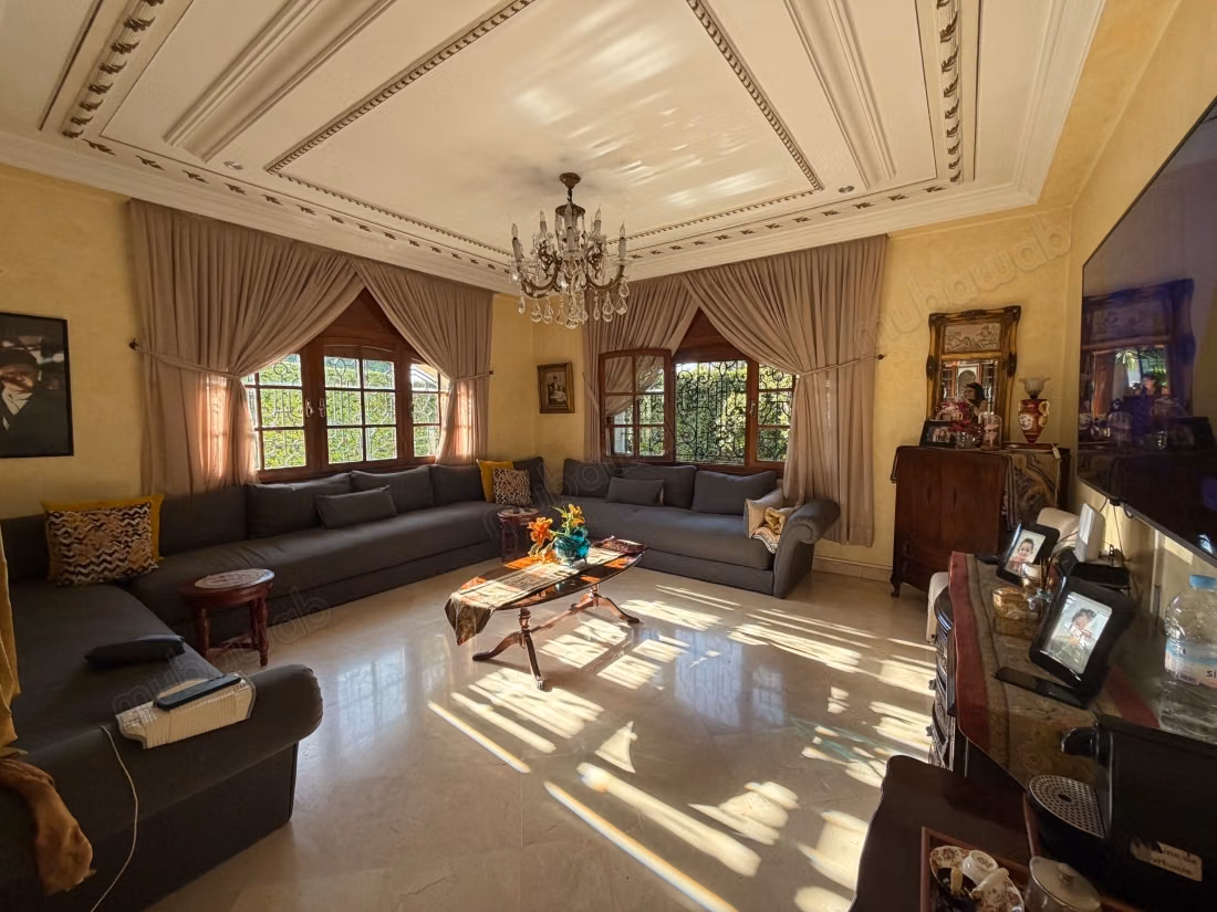 Luxury villa for sale in Californie. 6 lovely rooms
