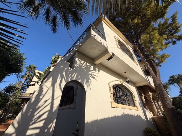 Luxury villa for sale in Californie. 6 lovely rooms