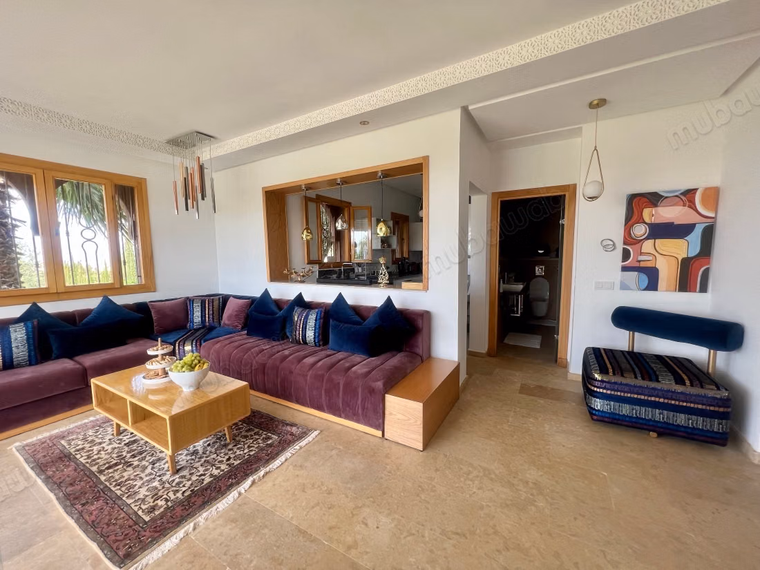 Somptueuse villa à vendre à Lalla Takarkoust. 3 chambres agréables. Bien meublé