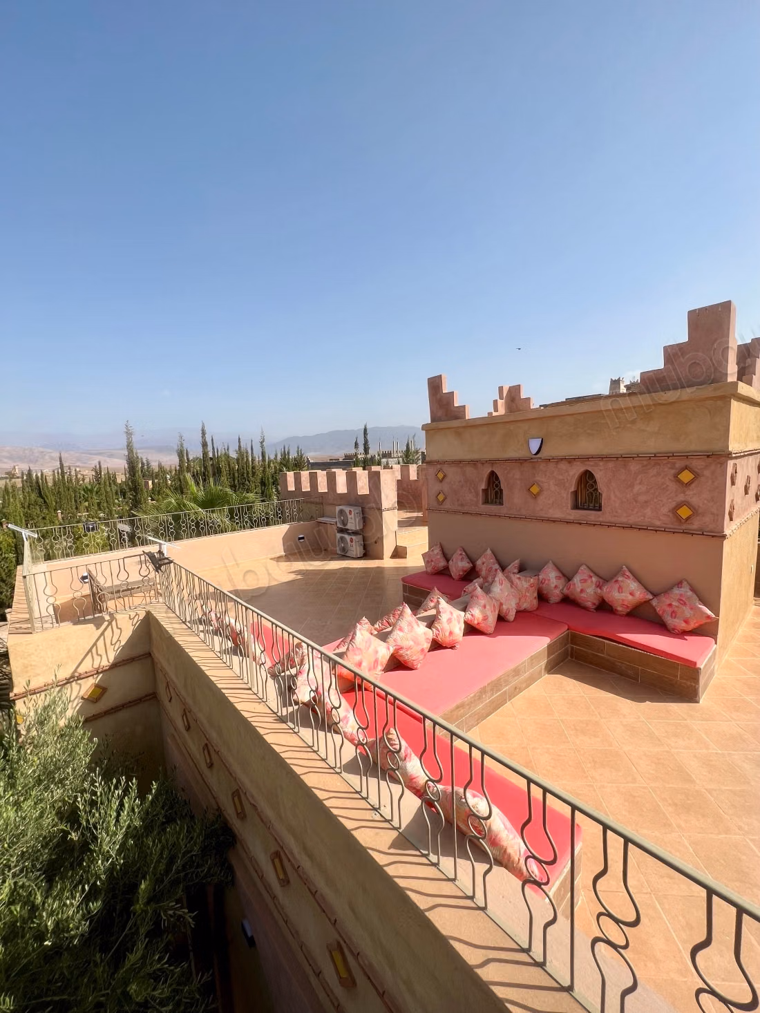Somptueuse villa à vendre à Lalla Takarkoust. 3 chambres agréables. Bien meublé