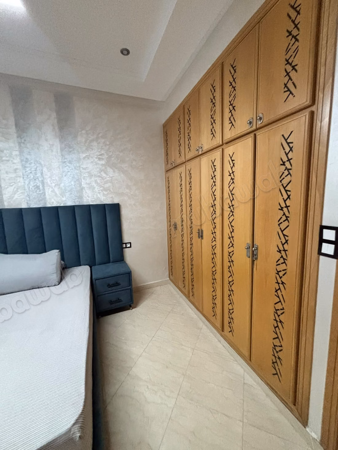 Superbe appartement à louer sur la route Ain Chkaf. 2 grandes pièces. Meublé