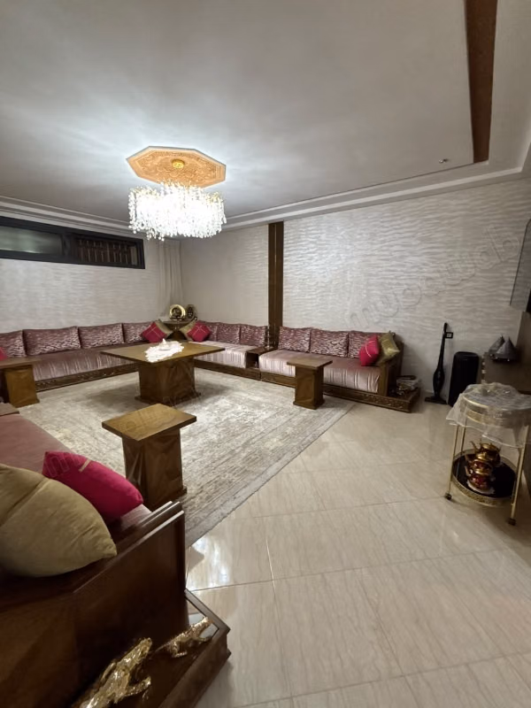 Superbe appartement à louer sur la route Ain Chkaf. 2 grandes pièces. Meublé
