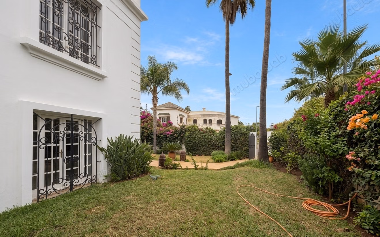 Villa de standing à louer – Hay Riad, Rabat