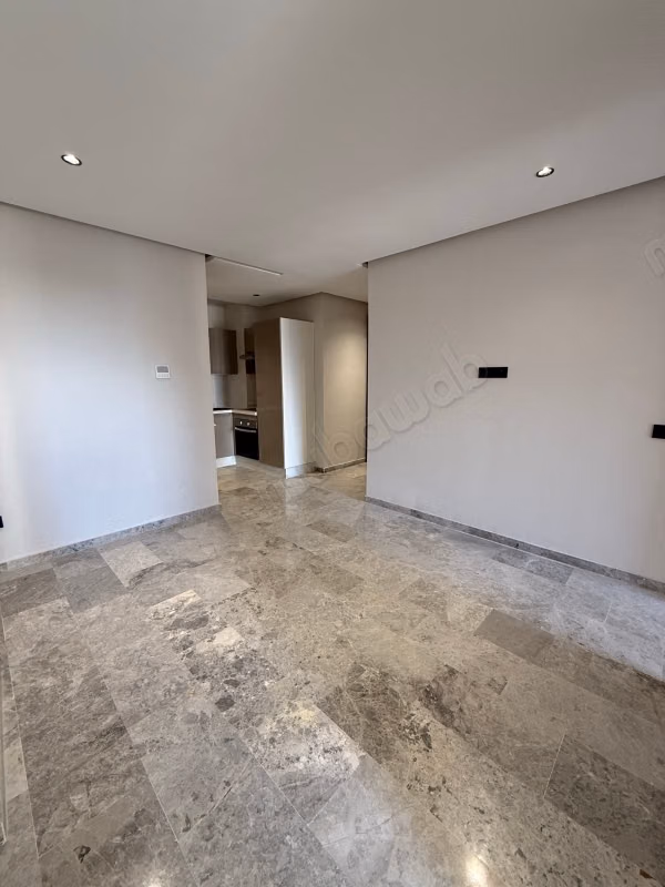 Sell apartment in Derb Ghalef. 1 Room. Elevator and terrace
