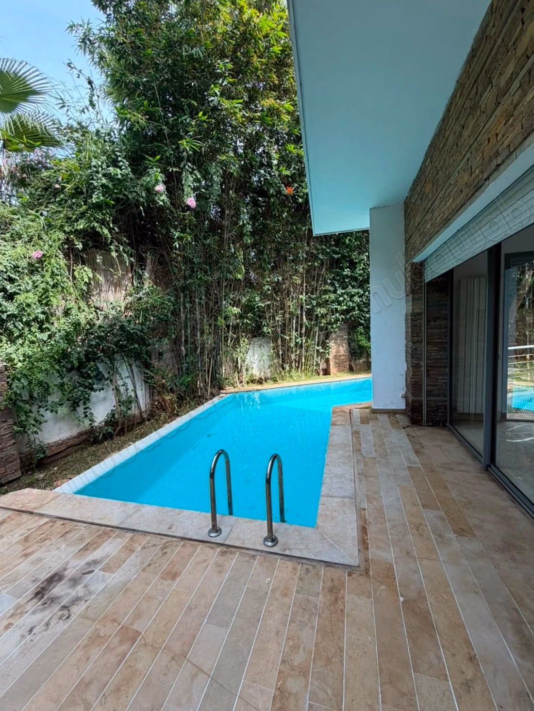 Location villa de luxe à Ain Diab. 4 chambres. Climatisation et piscine