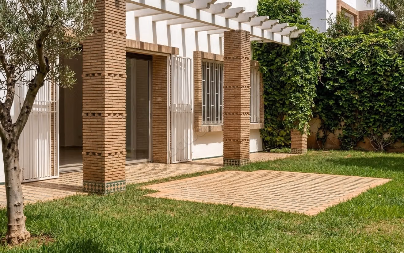 Villa à louer à Souissi, Rabat– 765 m²