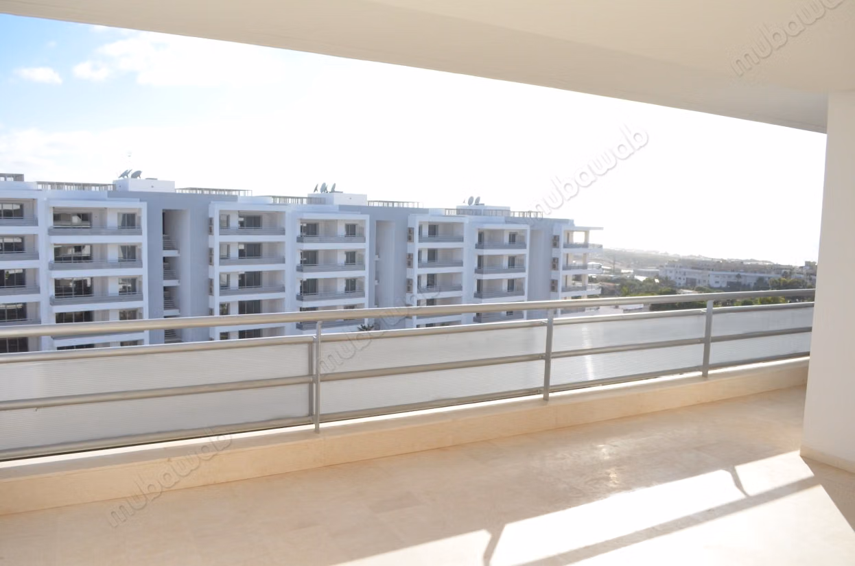 Très bel appartement traversant à la location