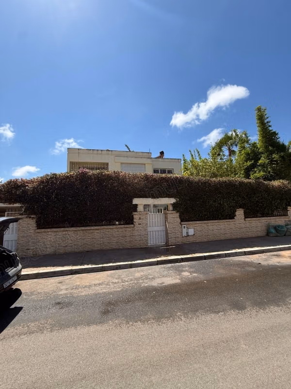 Magnífica villa en venta en Souissi. 4 habitaciones. Terraza y jardín
