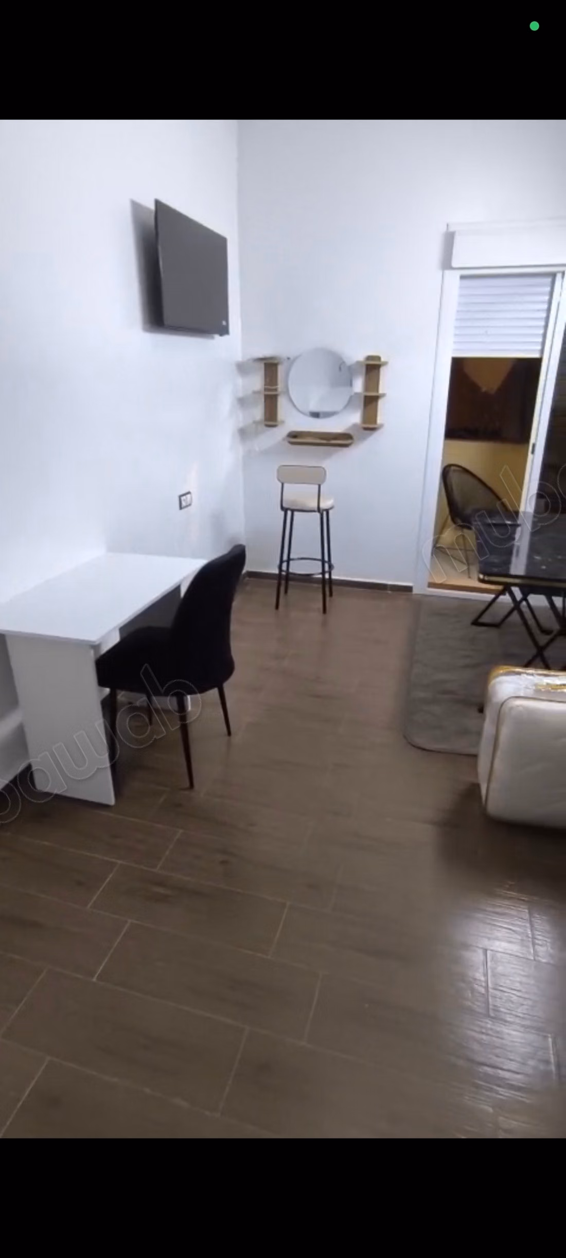 Louez une chambre à Branes 
1.4 pièces. Bien meublé