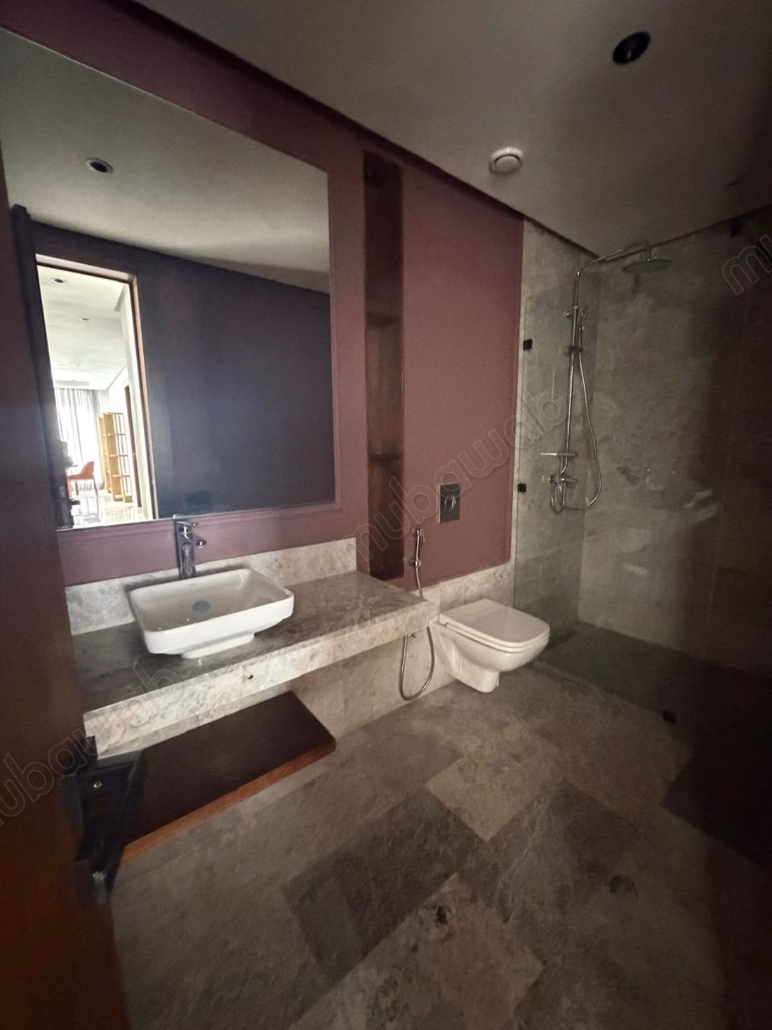 Mooi appartement te huur in Ferme Bretonne Hay Arraha. 3 slaapkamers. Gemeubileerd