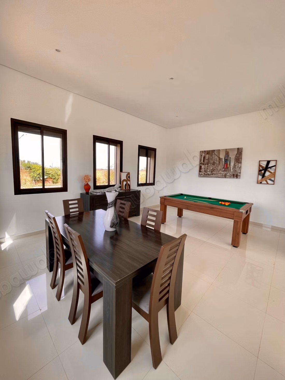 High-end house for sale in Bir Jdid. 5 beautiful bedrooms. All comforts with pool and fireplace