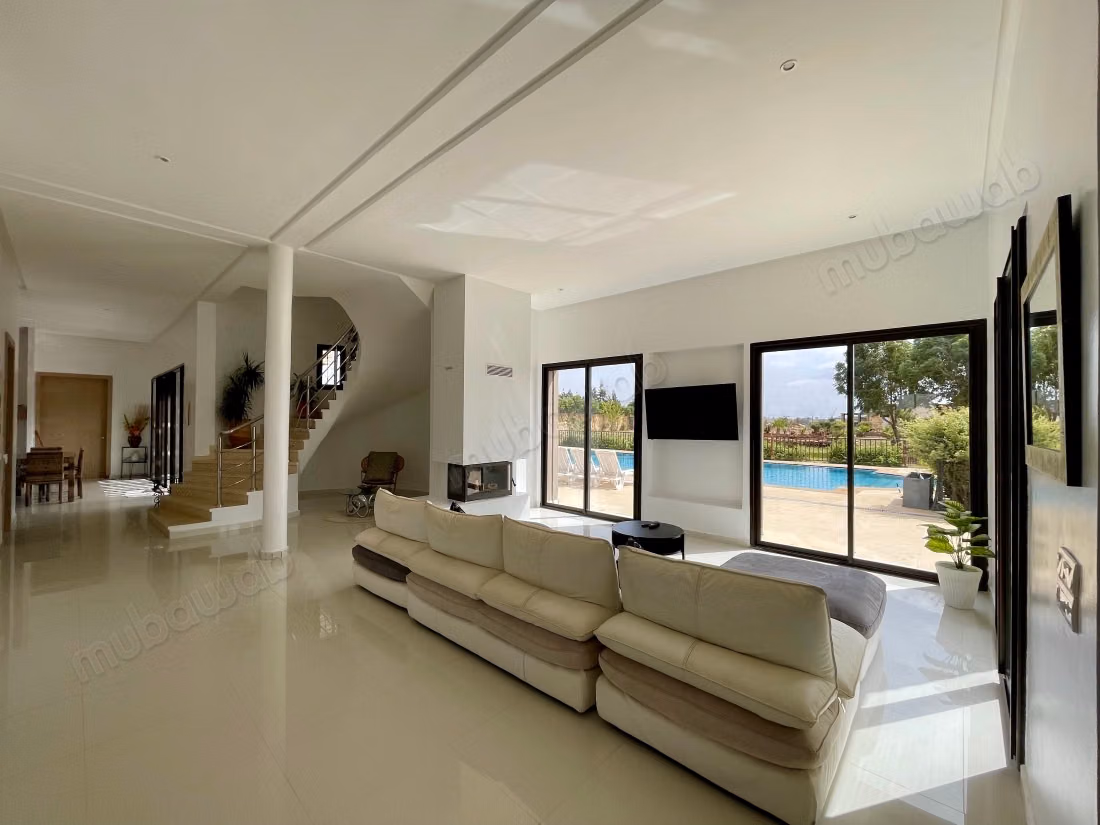 High-end house for sale in Bir Jdid. 5 beautiful bedrooms. All comforts with pool and fireplace