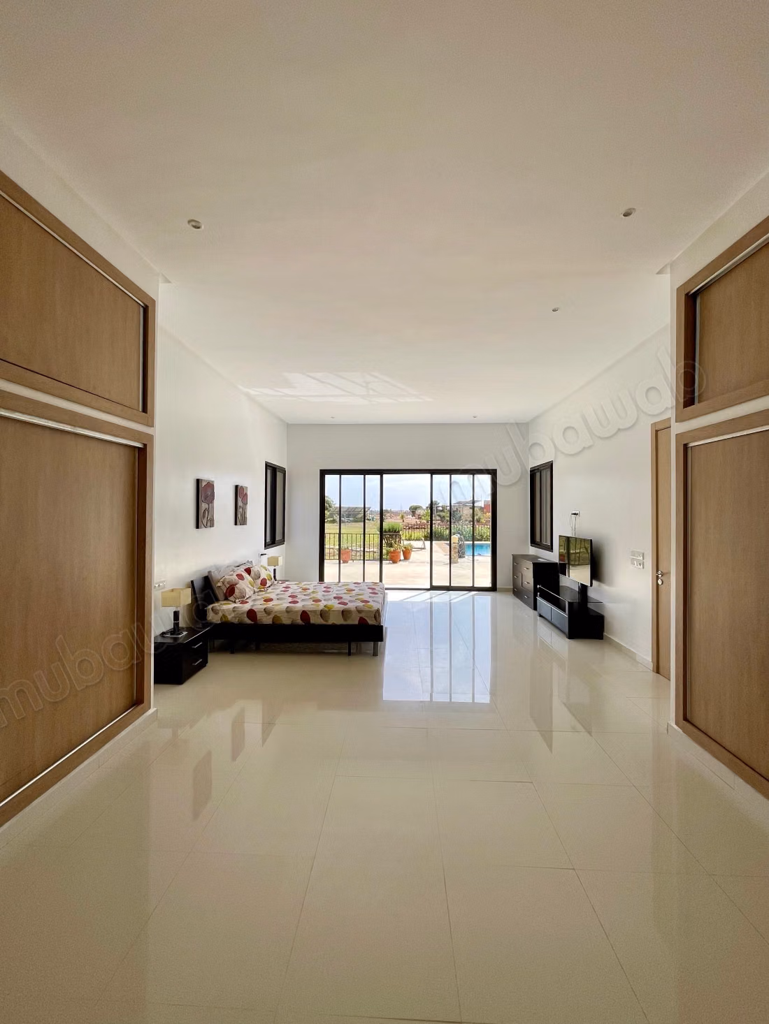 High-end house for sale in Bir Jdid. 5 beautiful bedrooms. All comforts with pool and fireplace