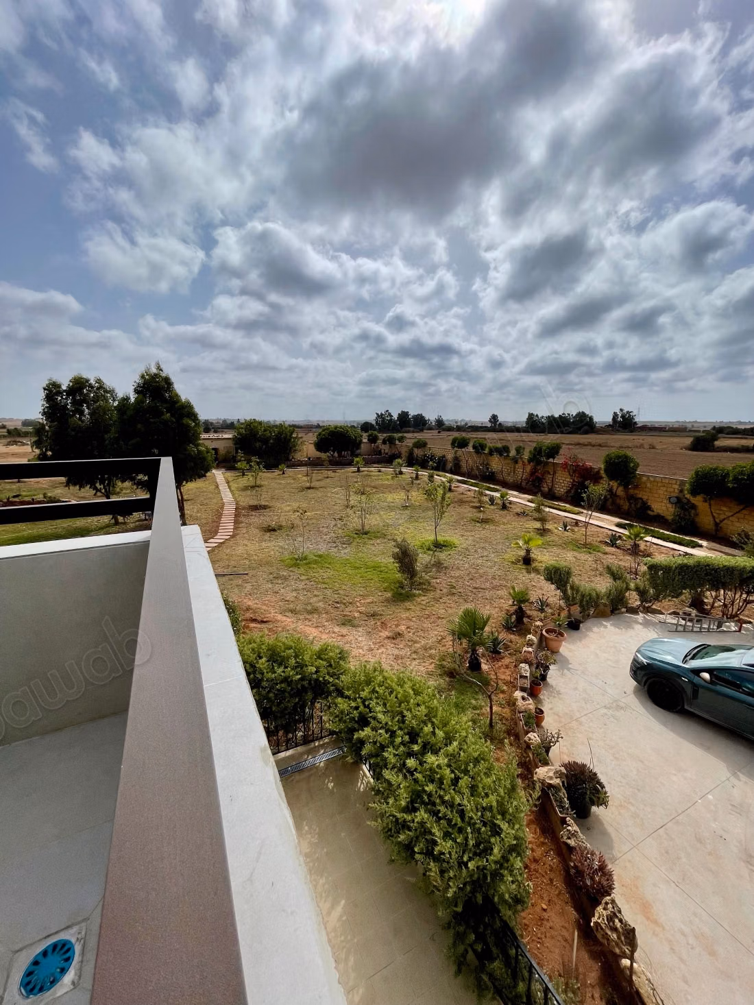 High-end house for sale in Bir Jdid. 5 beautiful bedrooms. All comforts with pool and fireplace