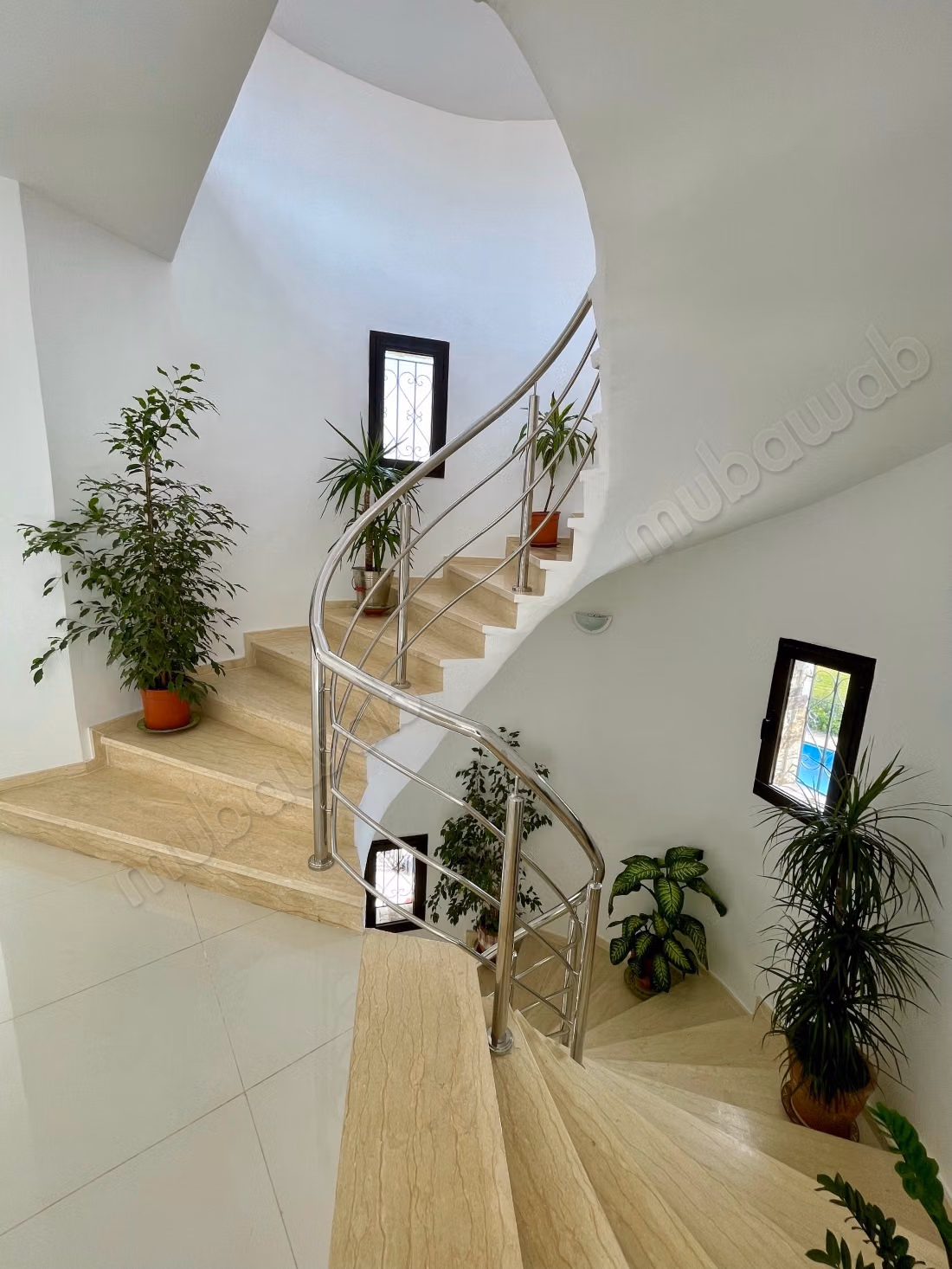 High-end house for sale in Bir Jdid. 5 beautiful bedrooms. All comforts with pool and fireplace