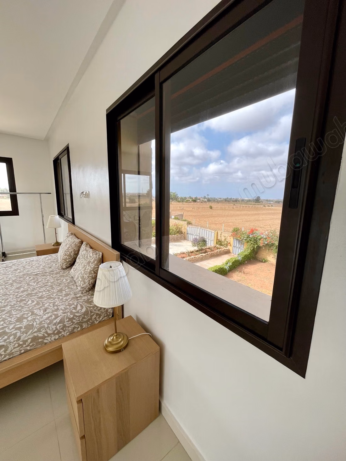 High-end house for sale in Bir Jdid. 5 beautiful bedrooms. All comforts with pool and fireplace