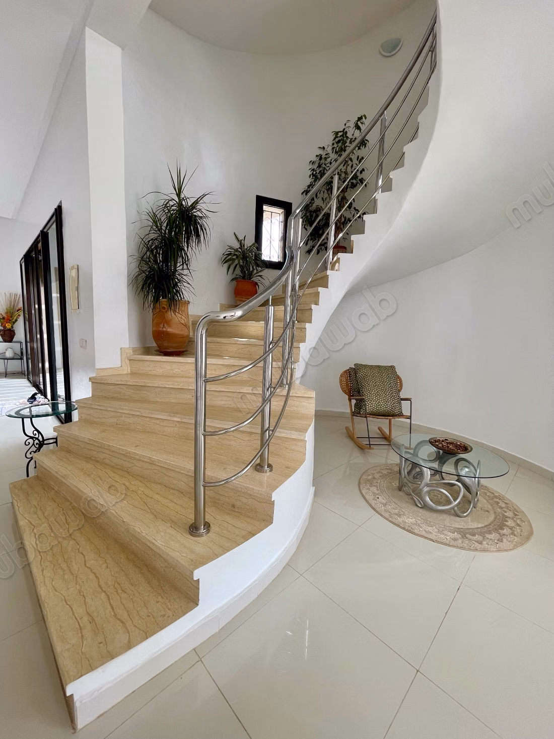 High-end house for sale in Bir Jdid. 5 beautiful bedrooms. All comforts with pool and fireplace