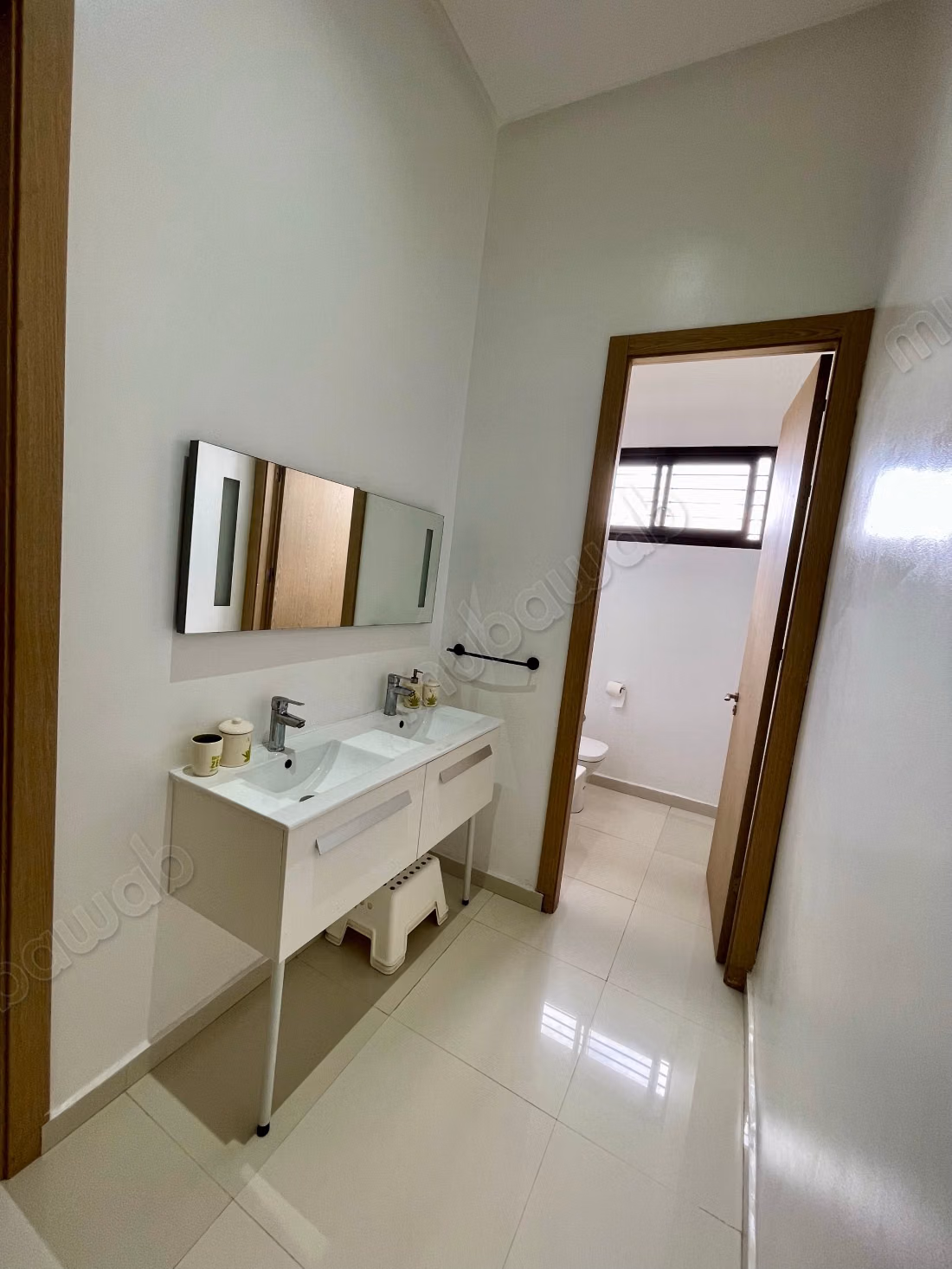 High-end house for sale in Bir Jdid. 5 beautiful bedrooms. All comforts with pool and fireplace